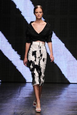 Ine Neefs yürümek Donna Karan New York pist