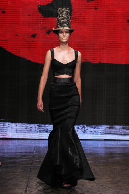 Suvi Koponen yürümek Donna Karan New York pist