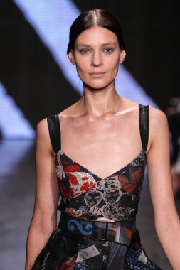 Kati Nescher yürümek Donna Karan New York pist