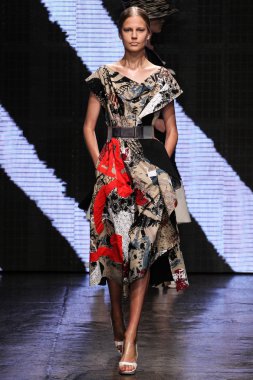 Elisabeth Erm yürümek Donna Karan New York pist