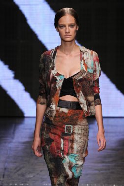 Ine Neefs yürümek Donna Karan New York pist