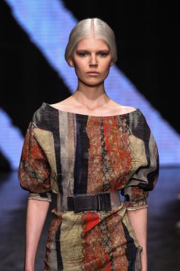 Ola Rudnicka yürümek Donna Karan New York pist