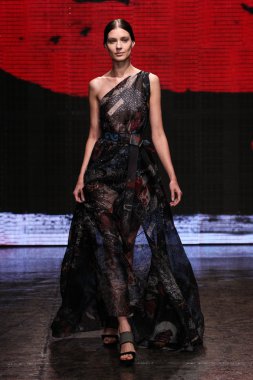 Kati Nescher yürümek Donna Karan New York pist