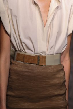 donna karan new york pist model yürür