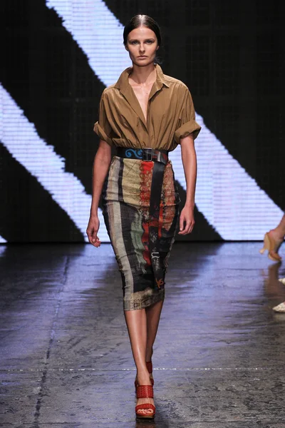 Vasilisa Pavlova walk the runway at Donna Karan New York — Stock Photo, Image