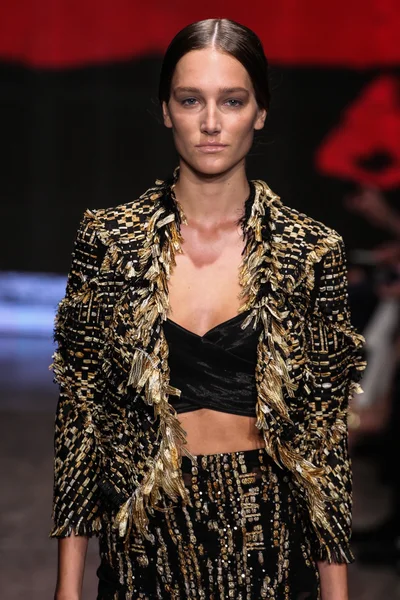 Josephine Le Tutour walk the runway at Donna Karan New York — Stock Photo, Image