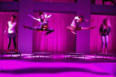 Modelleri Athleta pist gösteri sırasında