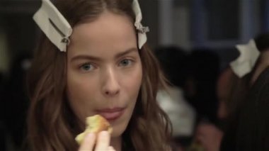 Bağlantı noktaları 1961 gösterisi sırasında Milan Fashion Week