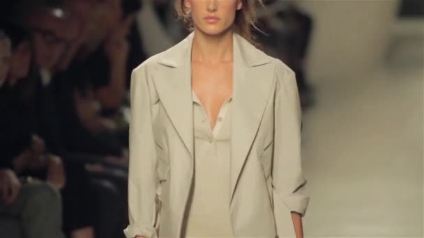 Bottega Veneta show under Milan Fashion Week — Stockvideo