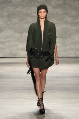 Nicholas K Mbfw sırasında