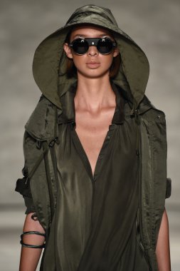 Nicholas K Mbfw sırasında