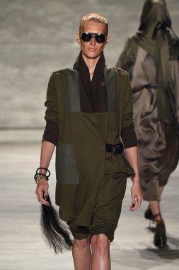 Nicholas K Mbfw sırasında