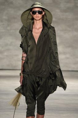 Nicholas K Mbfw sırasında