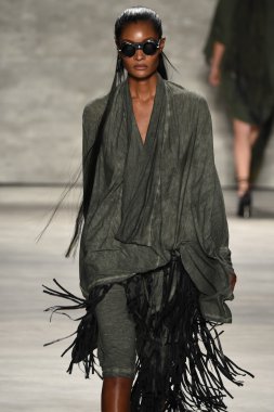 Nicholas K Mbfw sırasında