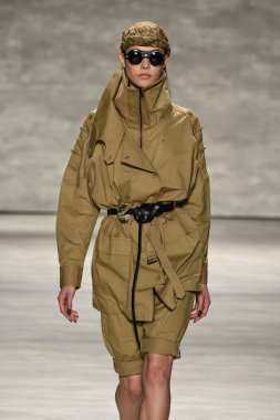 Nicholas K Mbfw sırasında