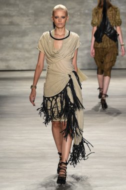 Nicholas K Mbfw sırasında