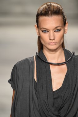 Nicholas K Mbfw sırasında