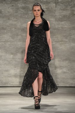 Nicholas K Mbfw sırasında