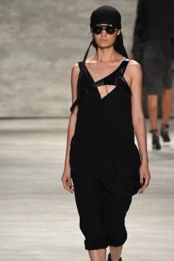 Nicholas K Mbfw sırasında