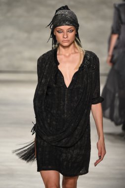 Nicholas K Mbfw sırasında