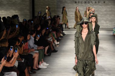 Nicholas K Mbfw sırasında
