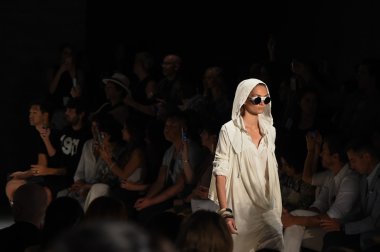 Nicholas K Mbfw sırasında