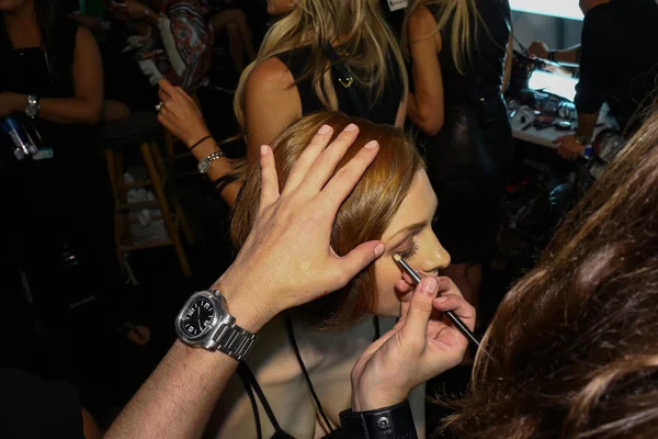 Model getting ready backstage at the Carmen Marc Valvo show during MBFW — Stock Photo, Image