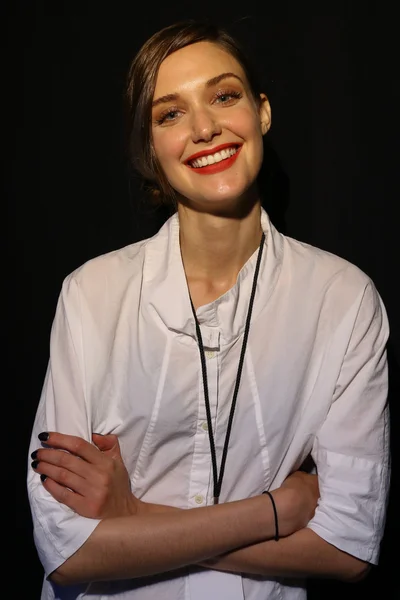 Model poses backstage at Carmen Marc Valvo show during MBFW — Stock Photo, Image