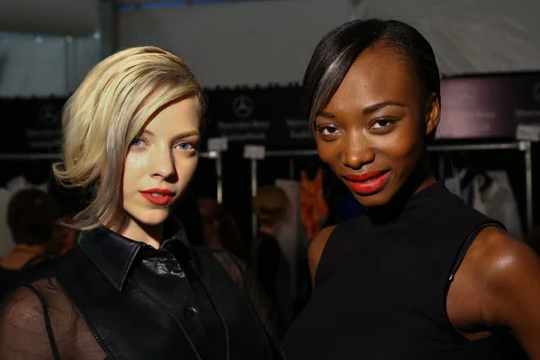 Models pose backstage at the Carmen Marc Valvo 25th Anniversary show — Stock Photo, Image