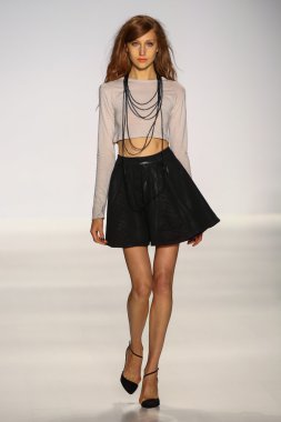 Model Mbfw sırasında Mark ve Estel defile pist yürür