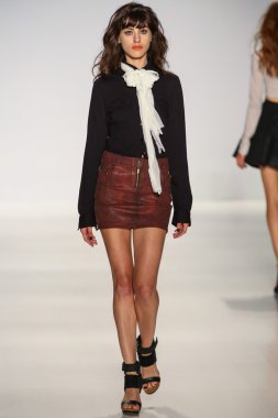 Model Mbfw sırasında Mark ve Estel defile pist yürür