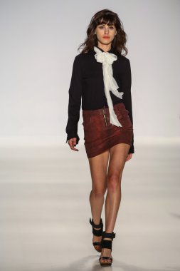 Model Mbfw sırasında Mark ve Estel defile pist yürür