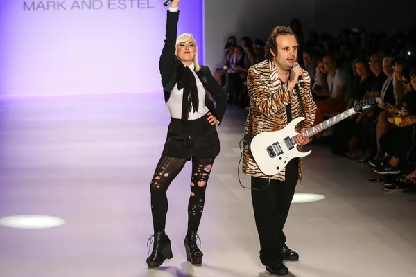 Designers Estel Day and Mark Tango perform on runway at Mark And Estel fashion show — Stock Photo, Image