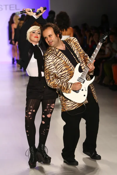 Designers Estel Day and Mark Tango perform on runway at Mark And Estel fashion show — Stock Photo, Image