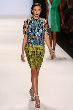 Pist (Sandhya Garg) gösteri projesi