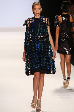 Pist (Sandhya Garg) gösteri projesi