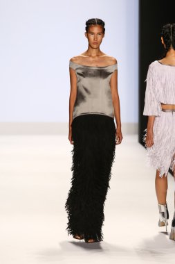 Pist (Alexander Knox) gösteri projesi