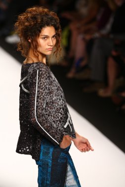 Pist (Fade Zu Grau) gösteri projesi