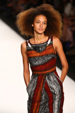 Pist (Fade Zu Grau) gösteri projesi