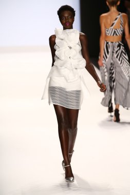 Pist (Char Glover) gösteri projesi