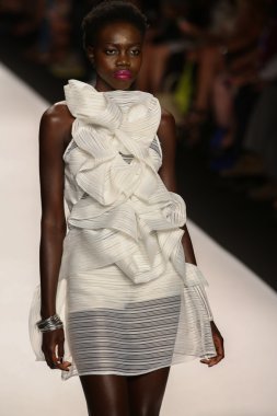 Pist (Char Glover) gösteri projesi