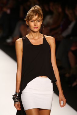 Pist (Char Glover) gösteri projesi