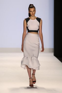 Pist (Kini Zamora) gösteri projesi