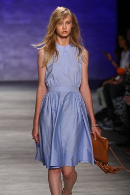 Rebecca Minkoff defile Mercedes-Benz Moda Haftası sırasında