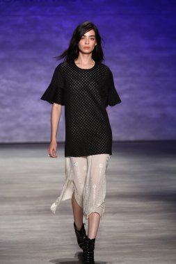 Rebecca Minkoff defile Mercedes-Benz Moda Haftası sırasında