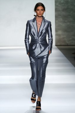Zimmermann moda gösterisi sırasında Mbfw