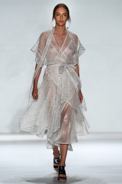 Zimmermann defile Mercedes-Benz Moda Haftası sırasında