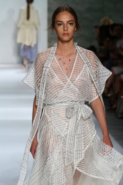 Zimmermann defile Mercedes-Benz Moda Haftası sırasında