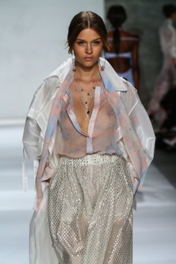 Zimmermann defile Mercedes-Benz Moda Haftası sırasında
