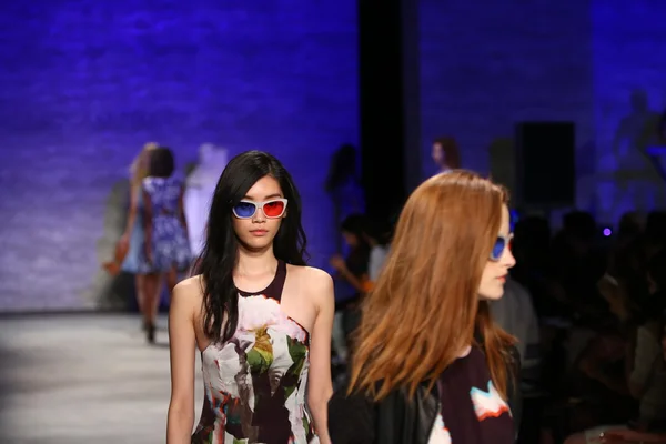 Rebecca Minkoff sfilata di moda durante Mercedes-Benz Fashion Week — Foto Stock